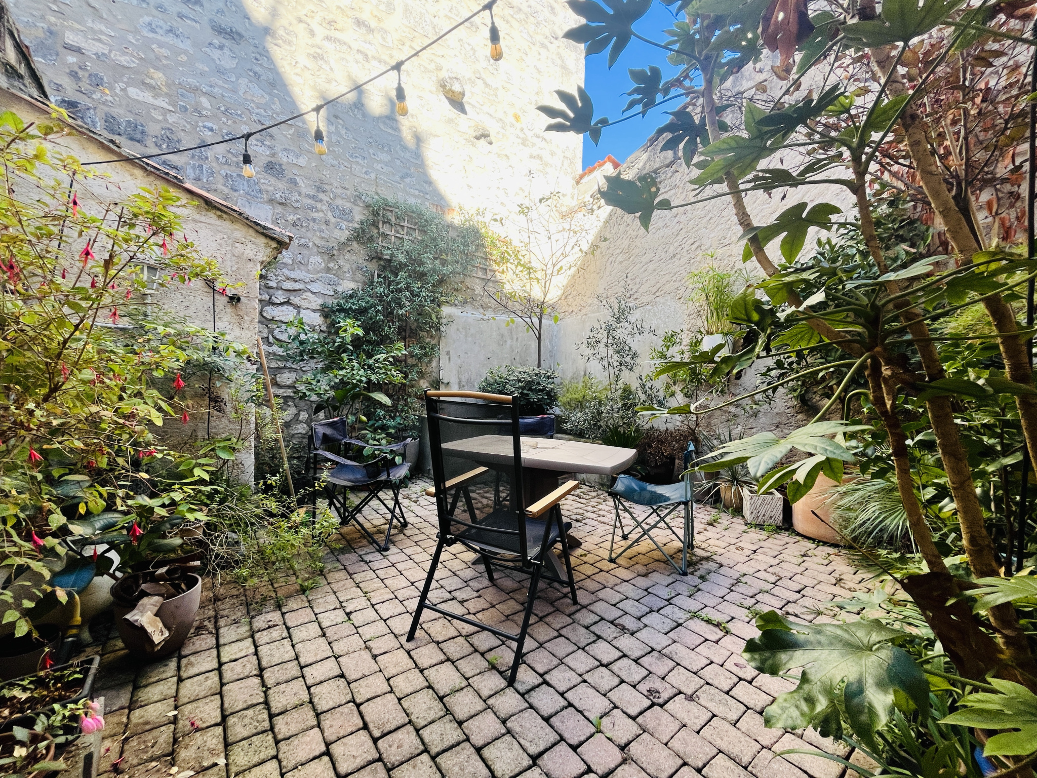 Charmante maison de ville 73m2 à Angoulême avec cour.