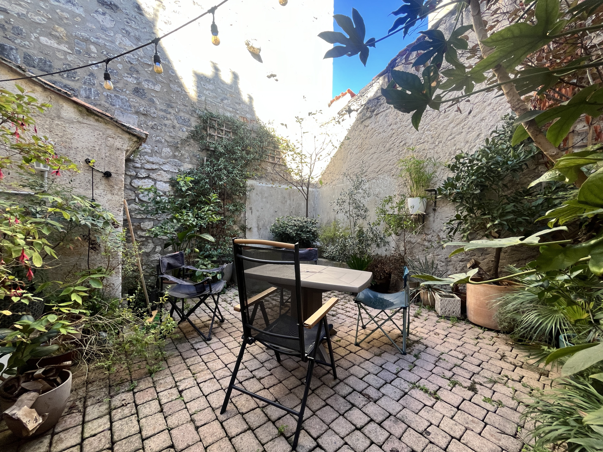 Charmante maison de ville 73m2 à Angoulême avec cour.
