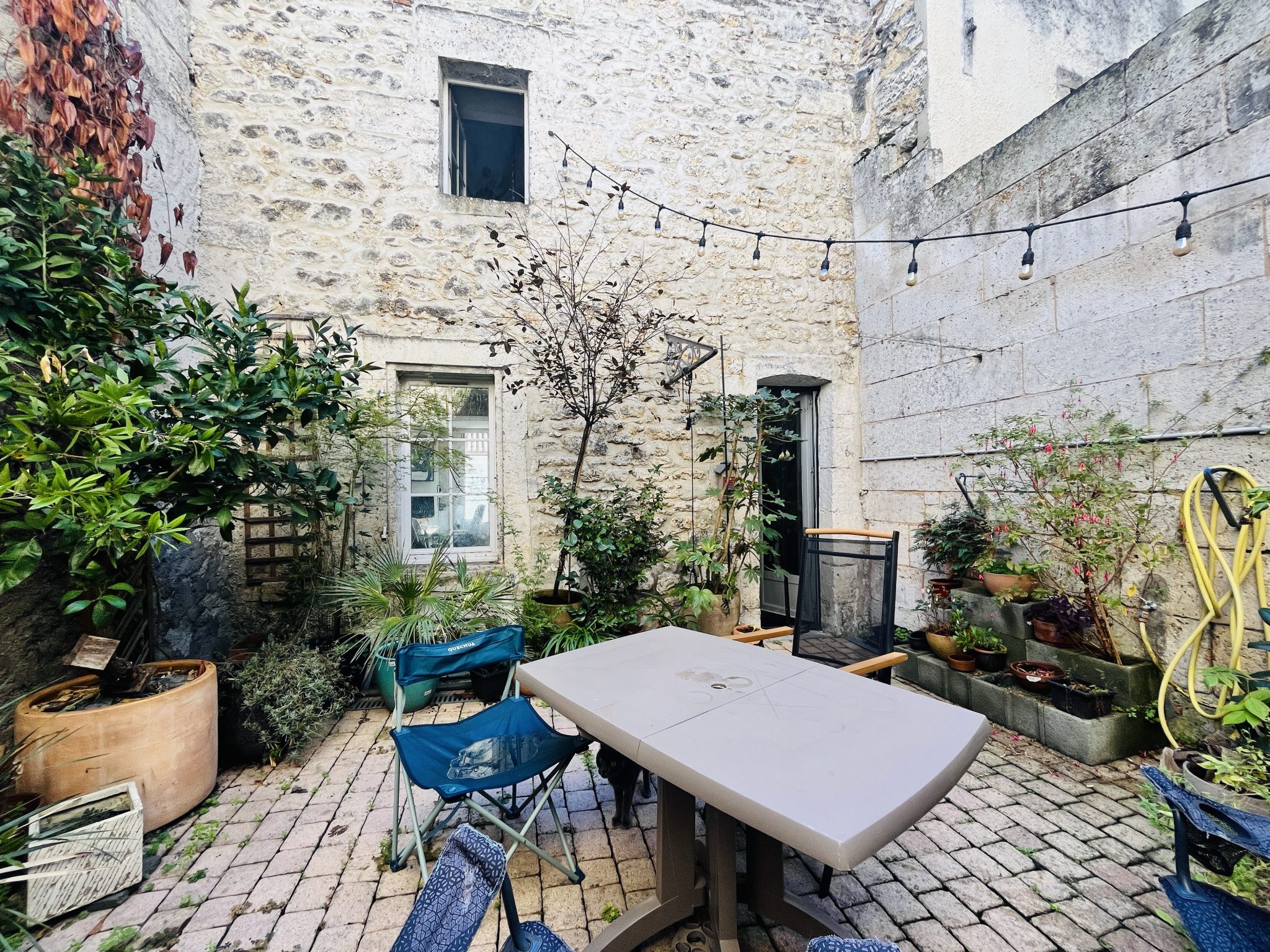 Charmante maison de ville 73m2 à Angoulême avec cour.