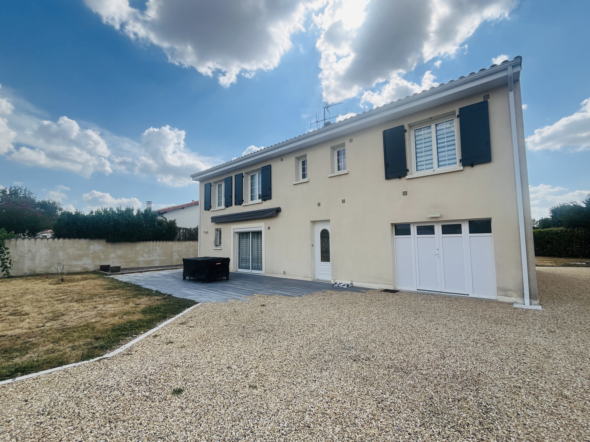 Maison sur sous-sol 140m2 située à La boixe, Vars – garage- jardin clos